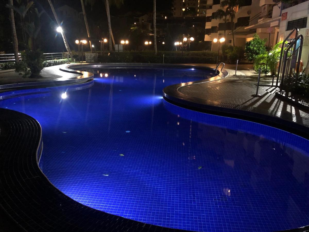 Beach Resort 7 Home Stay Sri Sayang Apartment Batu Ferringhi 3Bedroom Extérieur photo